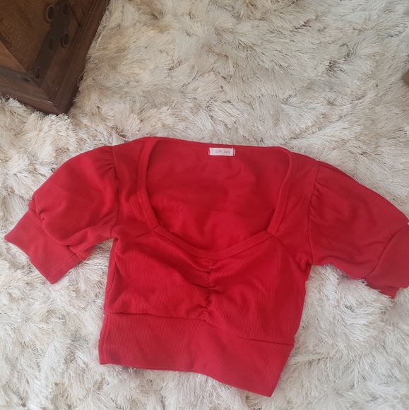 ♥️ red ribbed slight puff sleeve crop top - Picture 2 of 3